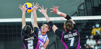 Creamline Cool Smashers’ Diana Carlos attempts to score against the defense of Akari Power Chargers’ Trisha Genesis. PVL PHOTO