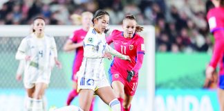Filipinas’ Quinley Quezada tries to control the ball as a player from Norway attempted to give chase. PHOTO COURTESY OF PWNFT