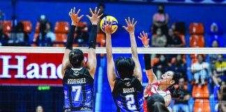 Negrense Jonah Sabete of Petro Gazz Angels attempts to score against the defense of Foton Tornadoes’ Jasmine Nabor and Seth Rodriguez. PVL PHOTO
