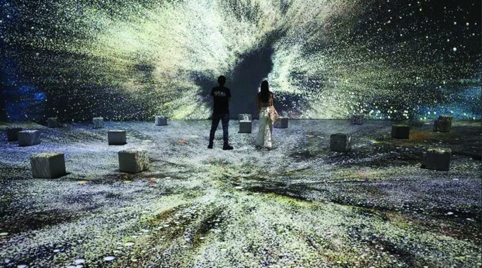 AI.JPG_resized People visit the immersive exhibition "Cybernetic Dali" that opened its doors at the Ideal Digital Art Center in Barcelona, Spain on Sept. 20, 2021. The exhibition offers an immersive experience through the dreamlike scenes created by Dali in his paintings with projections and interactive installations, holograms, virtual reality and artificial intelligence. ALEJANDRO GARCIA, EPA-EFE/FILE PHOTO
