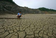 āBSP rate cuts unlikely until 2024 amid El NiƱoā An environmental activist checks a part of Angat Dam when its water level hit a historic low on July 18, 2010. GIGIE CRUZ/ABS-CBN NEWS/FILE PHOTO