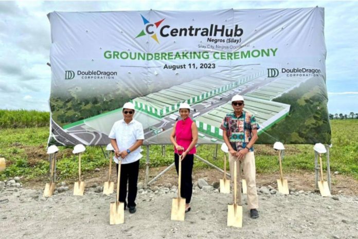 DoubleDragon pr Silay City’s Mayor Joedith Gallego, DoubleDragon Chief Investment Officer Hannah Yulo-Luccini, and Mr. Buddy Gison lead the groundbreaking ceremony for the 10.06-hectare CentralHub-Negros on Friday, Aug. 11.