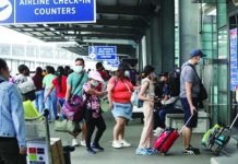 Rise in passenger volume causes long queues at NAIA The country’s low-cost carriers are expecting further rise in international travel due to lifting of vaccination certificate requirements for international arrivals. PHOTO COURTESY OF PNA