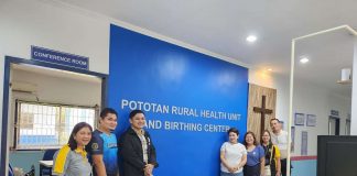 Iloilo Provincial Health Office head Dr. Maria Socorro Colmenares-Quiñon and Provincial Health Officer Dr. Wendel Tupas-Marcelo together with Pototan Rural Health Unit and Birthing Clinic personnel. MARIA JAVELLANA COLMENARES-QUINON FACEBOOK PHOTO