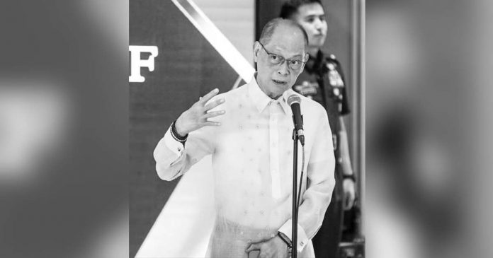 diokno.JPG_superimposed Department of Finance secretary Benjamin Diokno answers questions at a briefing after the ceremonial distribution of land titles to beneficiaries of the Agrarian Reform Law during a formal program in Malacañang Palace. JONATHAN CELLONA/ABS-CBN NEWS PHOTO