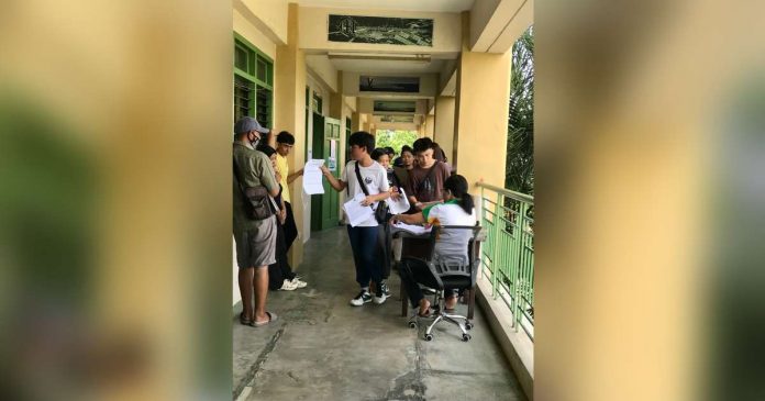 enrollees pic_superimposed The last day of enrollment for public schools is on Aug. 26. As of Aug. 18, learners enrolled in Western Visayas for school year 2023-2024 have reached 1,314,873. ROSALLY PERLAS PHOTO