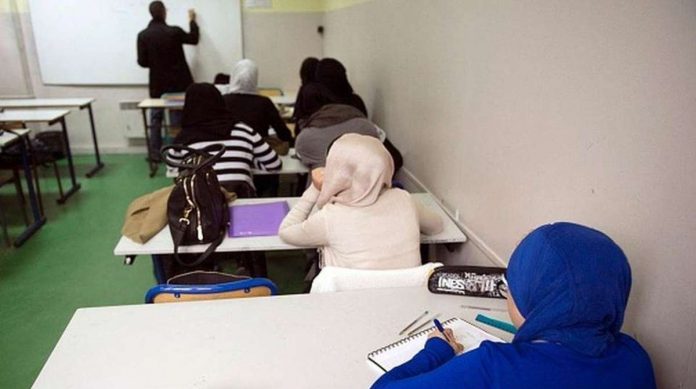 france_resized Students are pictured in their classroom at the La Reussite Muslim school in Aubervilliers. AFP