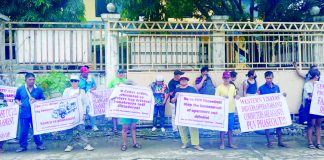 RIGHT TO PROTEST. Disgruntled drivers and operators of traditional jeepneys and modernized jeepney transport cooperatives stage a protest in front of the Land Transportation Franchising and Regulatory Board – Region 6 office in Jaro, Iloilo City. Among others, they demand the scrapping of the Public Utility Vehicle Modernization Program. IME SORNITO/PN