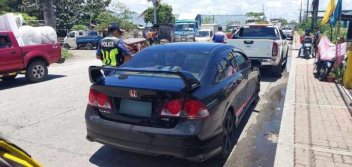 illegal-parking Personnel of the Iloilo City Public Safety and Transportation Management Office apprehend several illegally parked vehicles over the weekend. PSTMO PHOTO