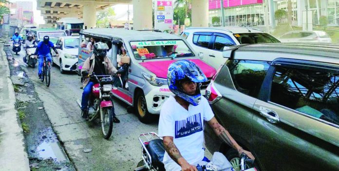 no_rollbacks.JPG_resized The Department of Energy says a joint memorandum circular is being reviewed to implement the P3-billion fuel subsidy program to ease the effect of rising oil prices on the public transport sector. AJ PALCULLO/PN