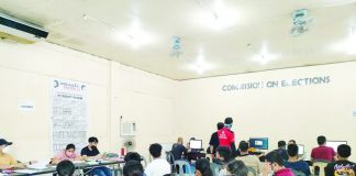There are a total of 1,764,423 registered voters for the upcoming Sangguniang Kabataan election in Western Visayas as of June 2023. Photo shows new voter registrants at the Commission on Elections office in Iloilo City. PN FILE PHOTO