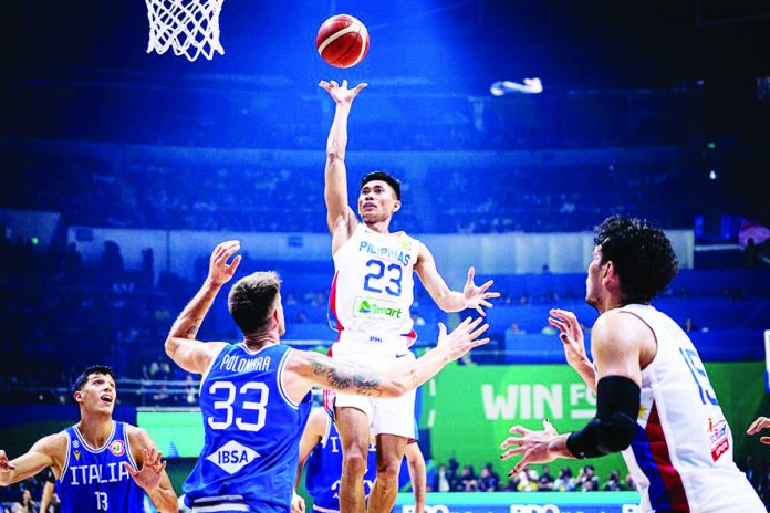 sports_FIBA_resized Gilas Pilipinas’ Rhenz Abando goes for a floater against the defense of Italy’s Achille Polonara. FIBA PHOTO