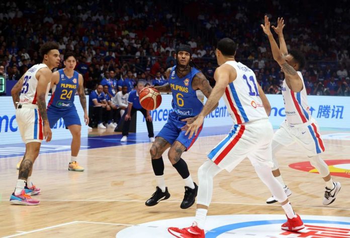 sports_FIBA_resized Jordan Clarkson’s solid game for Gilas Pilipinas against the Dominican Republic went to naught as he fouled out with three minutes left in the game. PPA PHOTO