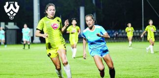 Kaya Futbol Club-Iloilo Womens’ Hali Long battles with a Manila Digger FC player for the ball possession. PFF PHOTO