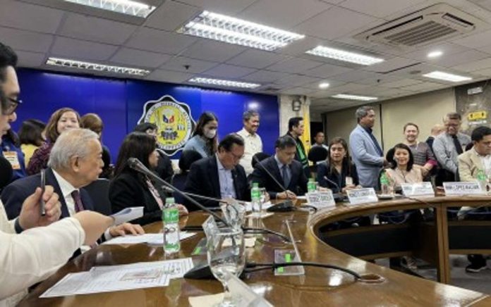 tax_payment_resized The Bureau of Internal Revenue signs an agreement with multi-sectoral groups on Tuesday, Aug. 8. The agreement seeks to forge a stronger partnership with the private sector and enhance tax administration. ROMEO LUMAGUI JR. FB PHOTO