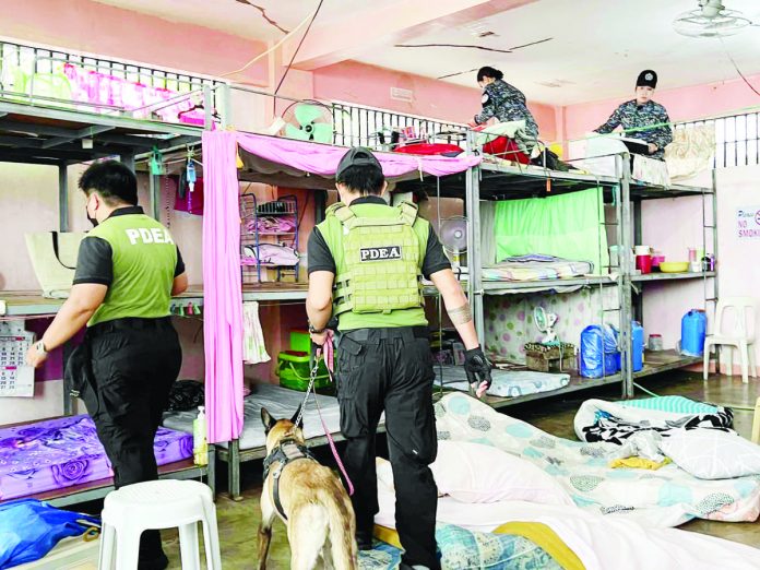 Aklan_District_Jail_resized Personnel of the Philippine Drug Enforcement Agency conduct a greyhound operation and drug test at the Aklan District Jail in Kalibo. PDEA REGION VI