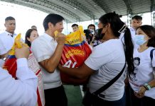 BOC collects P47.2B in revenues from Sept. 1-19 President Ferdinand Marcos Jr. on Friday, Sept. 22, leads the distribution of around 1,200 sacks of confiscated smuggled rice to identified beneficiaries of the Pantawid Pamilyang Pilipino Program in General Trias City, Cavite. JOEY RAZON/NIB-PNA PHOTO
