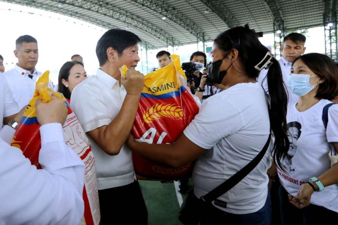 President Ferdinand Marcos Jr. on Friday, Sept. 22, leads the distribution of around 1,200 sacks of confiscated smuggled rice to identified beneficiaries of the Pantawid Pamilyang Pilipino Program in General Trias City, Cavite. JOEY RAZON/NIB-PNA PHOTO