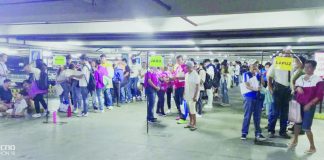 Hundreds of aspirants for the Oct. 30 barangay and Sangguniang Kabataan elections in Iloilo City queued at Robinsons Place Iloilo on Thursday, Aug. 31, to file their certificates of candidacy. NESTOR CANONG/TF ON MORALS AND VALUES FORMATION PHOTO