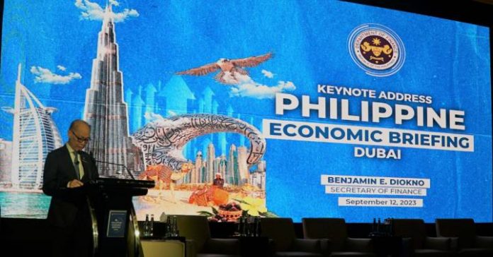 Middle East bizmen Finance secretary Benjamin Diokno speaks at the Philippine Economic Briefing held in Dubai, United Arab Emirates (UAE) on Tuesday, Sept. 12. The briefing and several other investor meetings are part of the economic team’s first non-deal roadshow and briefings in the Middle East. PHOTO COURTESY OF NEDA