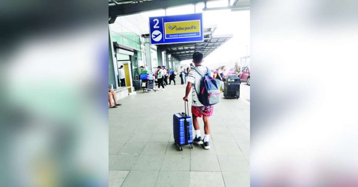 NAIA pic_superimposed Passengers line up at the departure area of Ninoy Aquino International Airport.