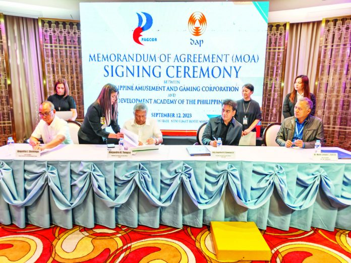 PAGCOR_resized Philippine Amusement and Gaming Corporation (PAGCOR) chairman and CEO Alejandro Tengco (seated, 2nd from left) and Development Academy of the Philippines (DAP) president and CEO Atty. Engelbert Caronan, Jr. (seated, 2nd from right) lead the signing of a memorandum of agreement (MOA) between the two agencies, with the latter providing technical services in the agency's reorganization efforts. With them in photo are PAGCOR Vice President for Human Resource and Development Group Angelito Domingo (extreme left) and DAP Vice President for Mindanao Dr. Mark Lemuel Garcia (extreme right).