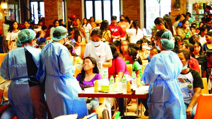 SMPC_resized Residents of barangays Semirara, Tinogboc and Alegria in Caluya, Antique gathered at the SMPC Food Court to receive free medical and dental services.