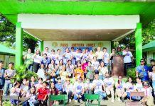 VMC elevates ‘Brigada Eskwela’ Victorias Milling Company president Linley Retirado leads volunteers in their Brigada Eskwela initiative at the Victorias Elementary School.