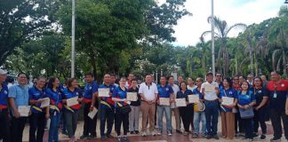 Iloilo City’s Mayor Jerry Treñas, Vice Mayor Jeffrey Ganzon and City Health Office chief Dr. Annabelle Tang award the “zero open defecation” certificates to the 22 city barangays after a flag-raising ceremony at the Iloilo City Hall on Monday, Sept. 18.