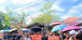 Students and teachers of Laua-an National High School in Laua-an, Antique stage a rally against their school principal. RADYO BANDERA ANTIQUE PHOTO