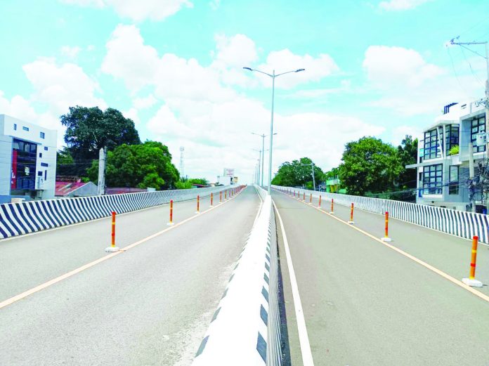 The Ungka flyover will be open to light vehicles this week, but only the two inner lanes of the four-lane flyover will be used, according to Engr. Sanny Boy Oropel, the officer-in-charge of the Department of Public Works and Highways Region 6. AJ PALCULLO/PN