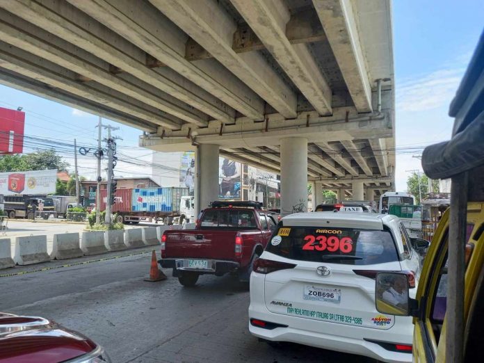 Third-party consulting firm Abinales Associates Engineers + Consultants recommended the demolition of the pans or superstructures above piers 4, 5 and 6 of the Ungka flyover to make way for repairs, according to the Department of Public Works and Highways Region 6. PN PHOTO