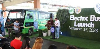 MOVING FORWARD. “Electric buses are a major step forward in reducing our carbon footprint. They help improve air quality and address noise pollution in our city,” says Mayor Jerry Treñas of Iloilo City during the launching of the electric bus service at SM City Iloilo on Sept. 15.