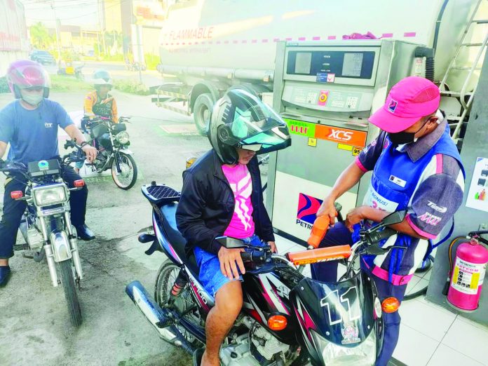 Diesel prices may increase by P2.20 to P2.40 per liter while gasoline prices may go up by P1.60 to P1.80 per liter this week, based on the estimates from an oil company. PN PHOTO