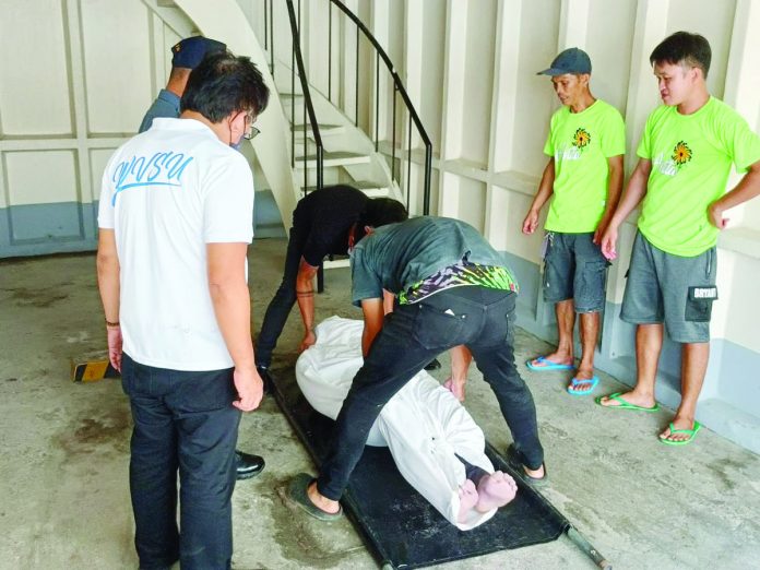 lodge_resized A 34-year-old man, believed to have committed suicide, was found in a lodging house in La Paz, Iloilo City yesterday morning, Aug. 31. AJ PALCULLO/PN