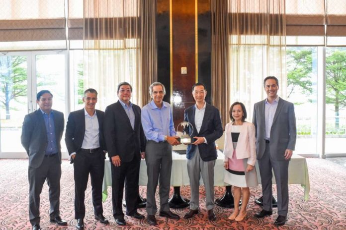 metrobank (1) ICTSI and Metrobank close a USD750 million six-year loan term facility to fund the port operator’s expansion. In photo (from left): ICTSI VP and Treasurer Arnie Tablante; ICTSI EVP, Chief Compliance Officer and Chief Sustainability Officer Christian Gonzalez; Metrobank President Fabian Dee; ICTSI Chairman and President Enrique Razon Jr.; Metrobank Chairman Arthur Ty; Metrobank Institutional Banking Sector Head Mylene Caparas; and Metrobank Corporate Banking Group Head Anton Yap.