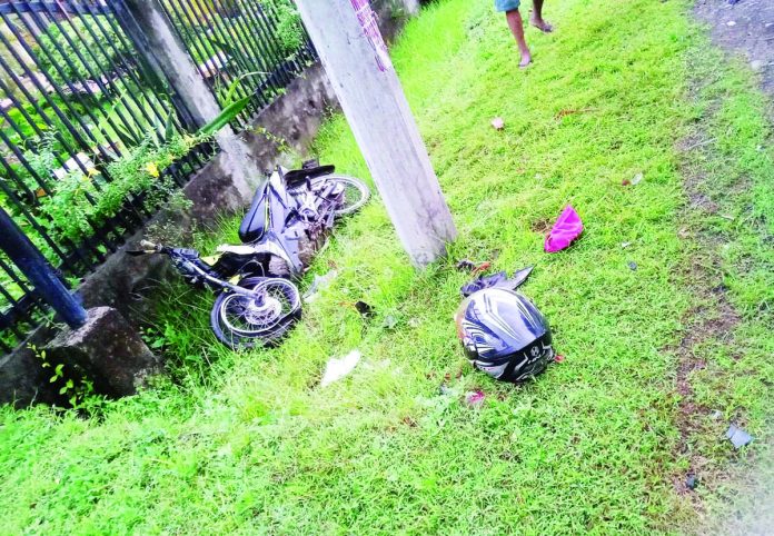 motorcycle_crash_1_resized A motorcycle overshot the road and bumped into a concrete post in Barangay Kirayan Norte, Miag-ao, Iloilo on Friday morning, Sept. 1, killing the driver. BOMBO RADYO ILOILO PHOTOS