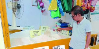 On the first day of implementation of the price cap on rice yesterday, this rice retailer at the Iloilo Terminal Market in Iloilo City opted to keep the old, higher prices. But he said he would eventually abide by the government-mandated price cap even if it means incurring losses, for what other options does he have? AJ PALCULLO/PN