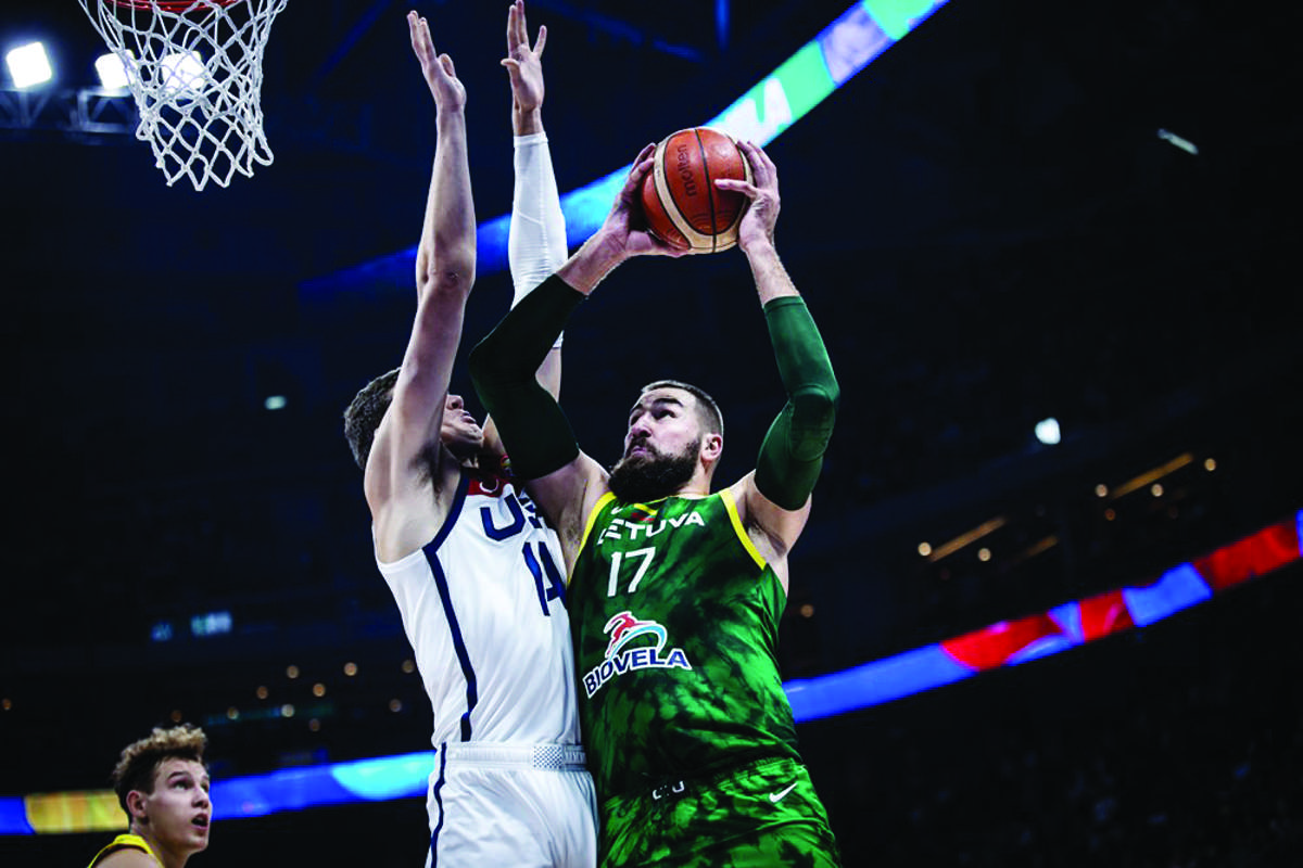 Lithuania stuns USA in FIBA World Cup, 110104