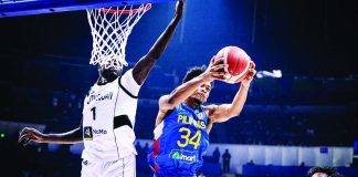 Gilas Pilipinas’ AJ Edu grabs the rebound away from South Sudan’s Nuni Omot during their 2023 FIBA Basketball World Cup game last night. FIBA PHOTO