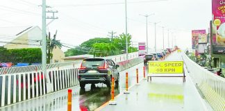 A week after Ungka flyover partially reopened, Department of Public Works and Highways Region 6 said the P100-million initial rectification fund from the central office is ready for release. Private vehicles mostly use the flyover, easing the traffic below for public utility vehicles. AJ PALCULLO/PN