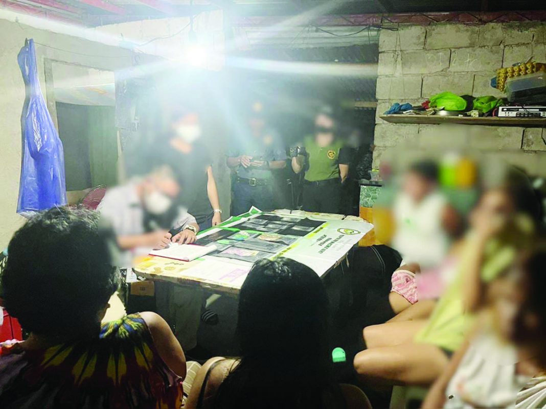 7 nabbed in Antique buybusts