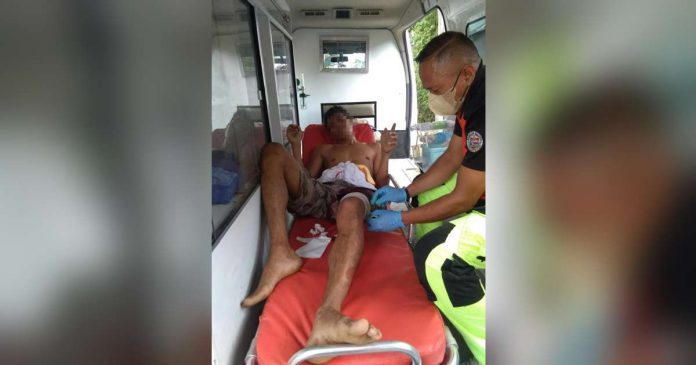 Calinog shooting_superimposed Medical responders gave first aid to Eduardo Leysa, who was shot allegedly by a member of a political rival family in Barangay Cahigon, Calinog, Iloilo on Monday morning, Oct. 30. CALINOG SEARCH AND RESCUE PHOTO