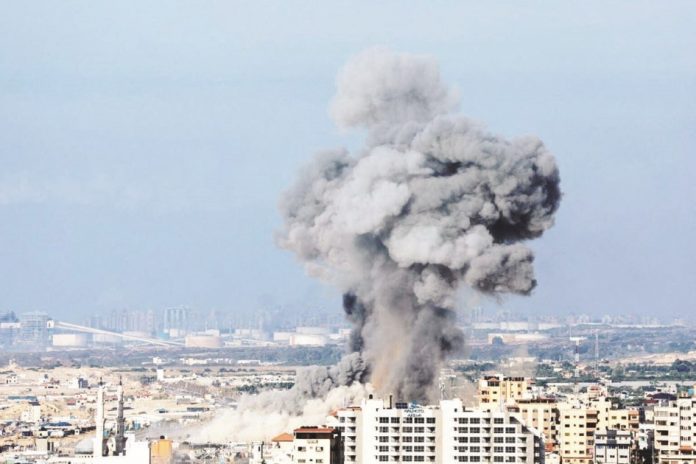 DFA_resized Smoke rises following Israeli strikes in Gaza, October 7, 2023. REUTERS/MOHAMMED SALEM PHOTO