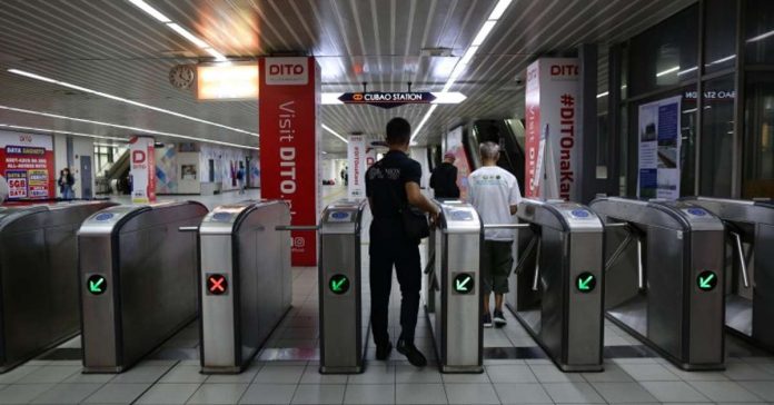 DOTr_warns_resized The Department of Transportation says only legitimately sourced beep cards will be honored at any rail station acceptance points for payment of train fares. PNA PHOTO BY JOAN BONDOC