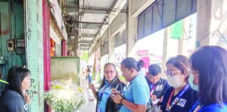 Department of Trade and Industry-Iloilo director Ma. Dinda Tamayo and Senior Trade Industry Development Specialist Ma. Dorita Chavez spearhead “Oplan Bantay Presyo: Undas 2023” in Iloilo City on Thursday, Oct. 26. PHILIPPINE INFORMATION AGENCY-ILOILO PHOTO