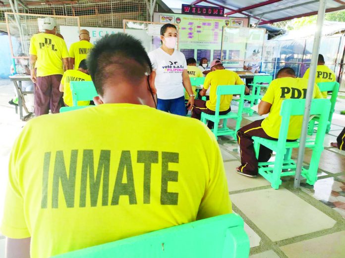 PDLs_resized Persons deprived of liberty at the Bureau of Jail Management and Penology in Barangay Nanga, Pototan casting their votes during the May 9, 2022 national elections. PN FILE PHOTO