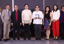 PNB recognized by SSS at Balikat ng Bayan Awards 2023 L-R: SSS EVP for Branch Operations Sector Atty. Voltaire P. Agas; SSS President and CEO and Vice-Chairman of the Social Security Commission Rolando Ledesma Macasaet; Secretary of Department of Labor and Employment and ex-officio member of Social Security Commission Bienvenido E. Laguesma; Civil Service Commission Chairperson Atty. Karlo Alexei B. Nograles; PNB EVP and Global Banking and Markets Sector Head Roberto D. Baltazar; PNB SVP and Financial Institutions Division Head Elisa M. Cua; PNB SAVP and Non-Bank Financial Institutions Department Head Katrina Jane O. Mayoca; and PNB Q.C.- SSS Diliman Branch Head Cesar Regidor T. Ramos.
