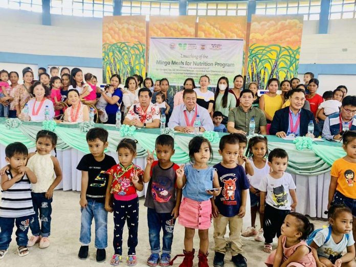 PR_page2_pic_resized This is the first batch of children beneficiaries of the “Mingo Meals for Nutrition Program” launched in in Calinog, Iloilo by former Senate President Franklin M. Drilon. These children are members of the indigenous communities in the highlands of Calinog. They are underweight and suffering from stunting.