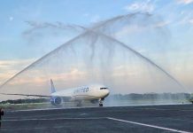 A United Airlines flight from San Francisco arrives in Manila on Monday, Oct. 30, marking the first direct flight of a US flag carrier between the Philippines and mainland United States. JEKKI PASCUAL/ABS-CBN NEWS PHOTO